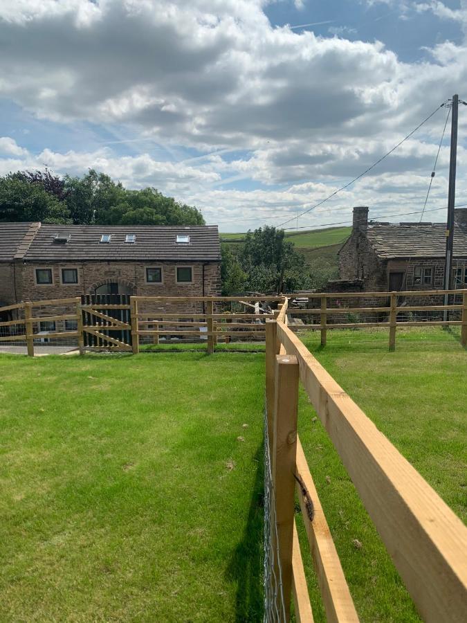 Unique Barn Conversion In Saddleworth Oldham Exterior foto